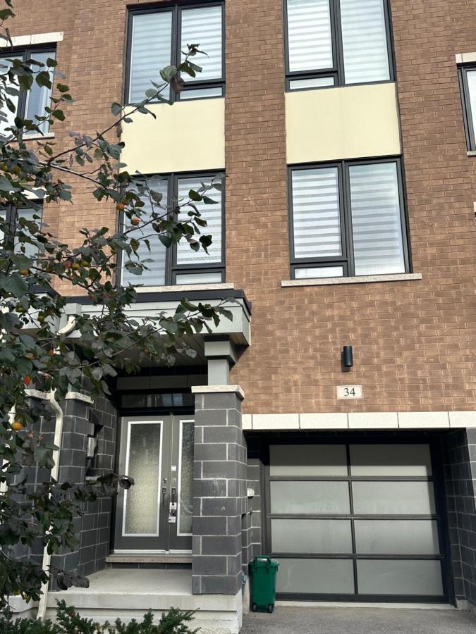 Modern Townhouse, Vaughan, Ontario, Canada Exterior photo