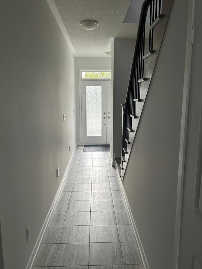 Modern Townhouse, Vaughan, Ontario, Canada Exterior photo